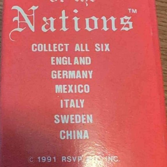 1991 Santas of the Nations Hand Painted Porcelain Christmas Figurines Set of 6 - Picture 4 of 4